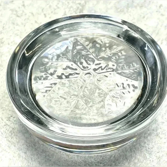 Vintage Avon Snowflake Paperweight - Picture 5 of 11